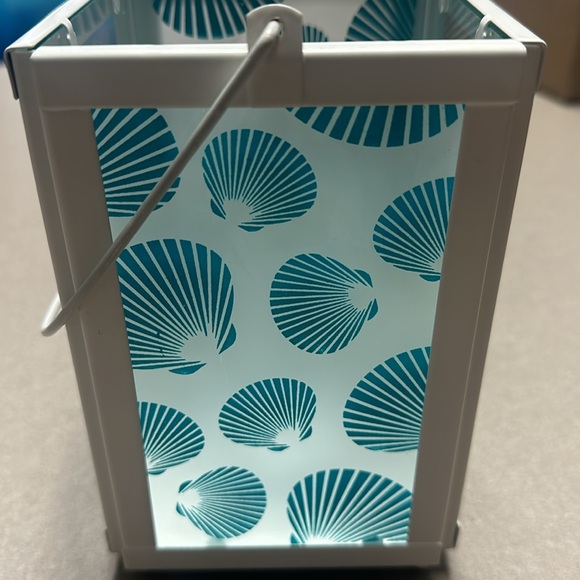 Candle holder with flameless candle sea shell design in turquoise glass & metal - Picture 4 of 7